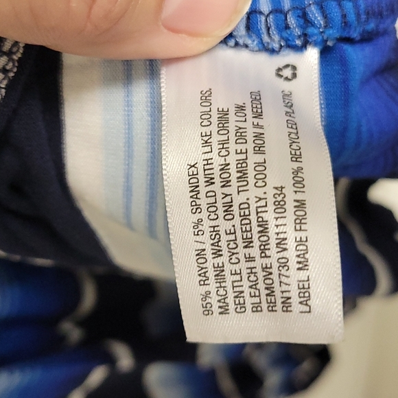 Sleeveless dress - Picture 5 of 5